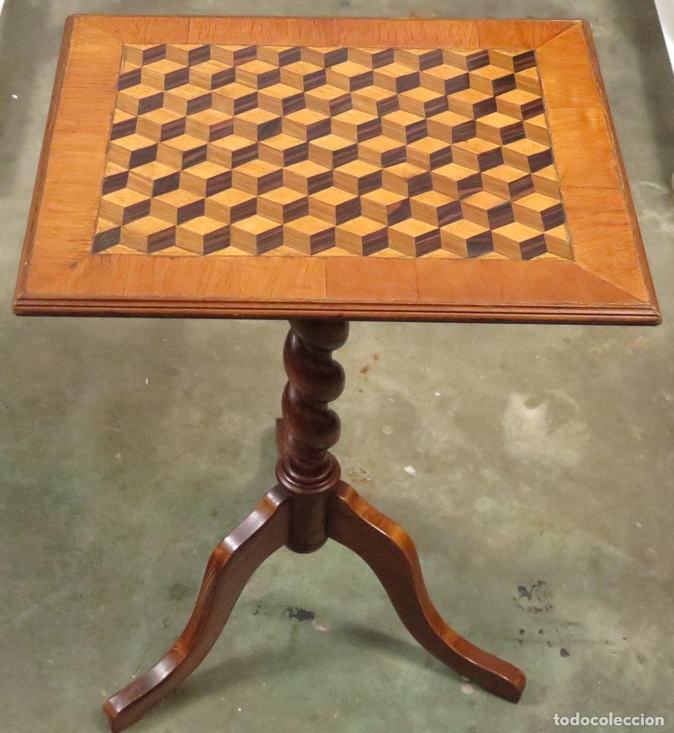 Antig&uuml;edades: MESA AUXILIAR. MADERA MARQUTERIA CUBOS. MEDIADOS SIGLO XX
