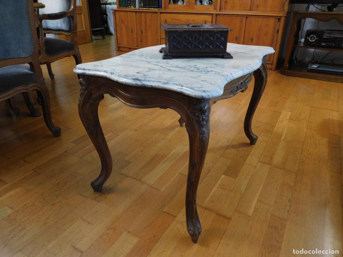 Antig&uuml;edades: Mesa auxiliar estilo rococ&oacute; Luis XV