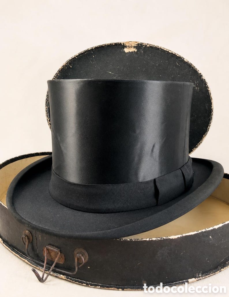 Antig&uuml;edades: Chistera plegable antigua de seda negra / Sombrero de copa &oacute;pera Talla 56 en sombrerera Art Nouveau
