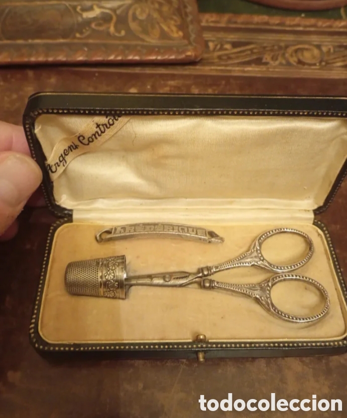 Antig&uuml;edades: Siglo XIX. Set de costura de plata en estuche