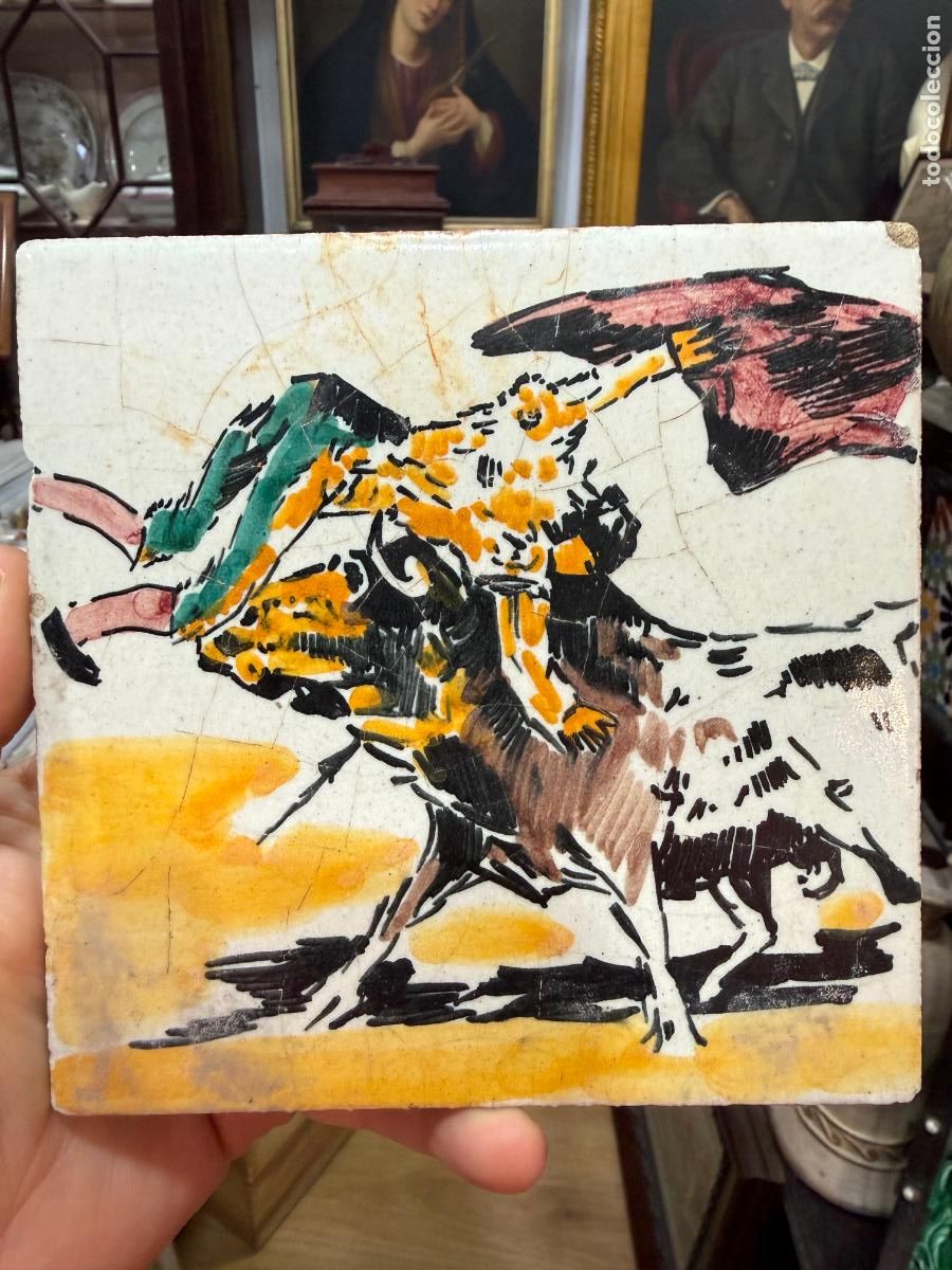 Antig&uuml;edades: ANTIGUO AZULEJO MENSAQUE TRIANA CON MOTIVO TAURINO - MEDIDA 13,5X13,5 CM