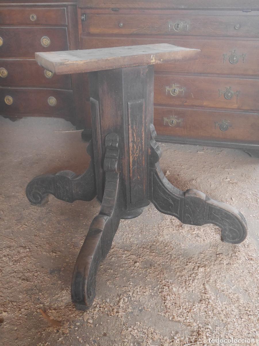 Antig&uuml;edades: Pi&eacute; de Nogal de mesa redonda de comedor Isabelina del siglo XIX, ideal para restauraci&oacute;n.