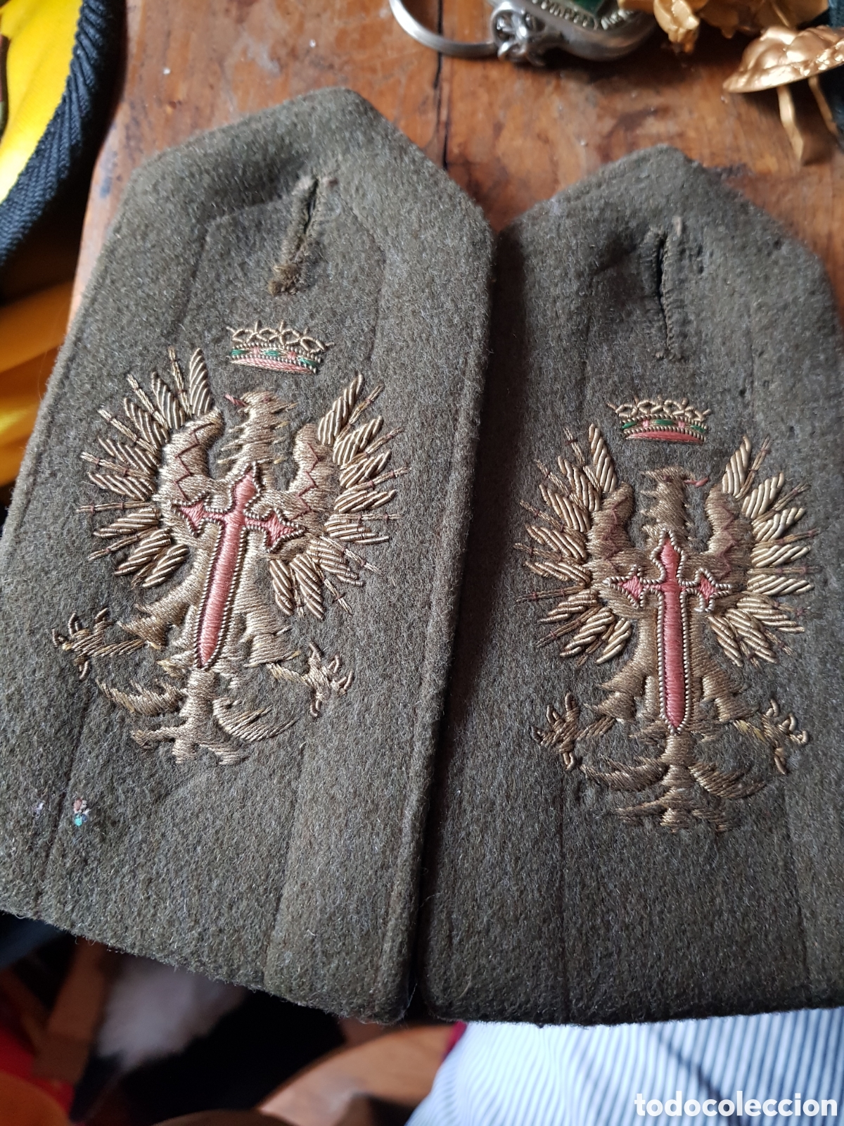 Antig&uuml;edades: ANTIGUAS HOMBRERAS MILITARES BORDADAS EPOCA DE FRANCO
