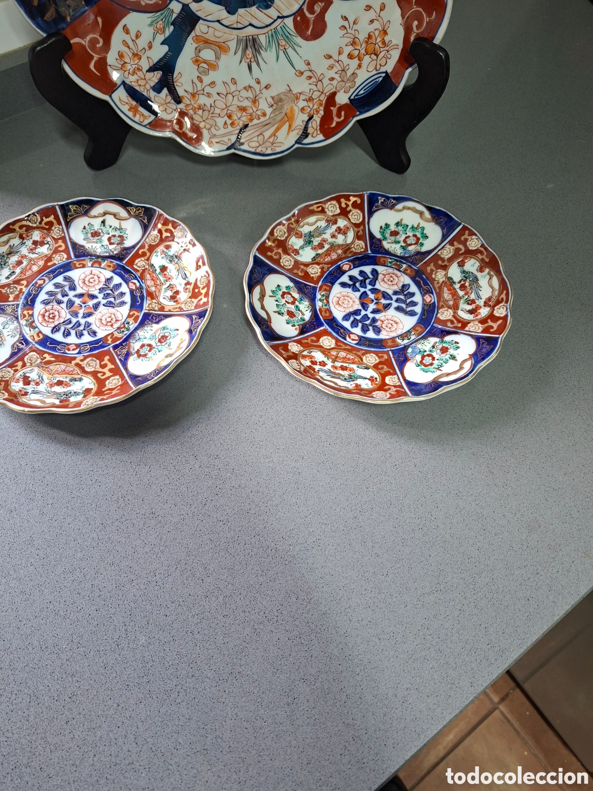 Antig&uuml;edades: Pareja de platos estilo Imari - Foto 13