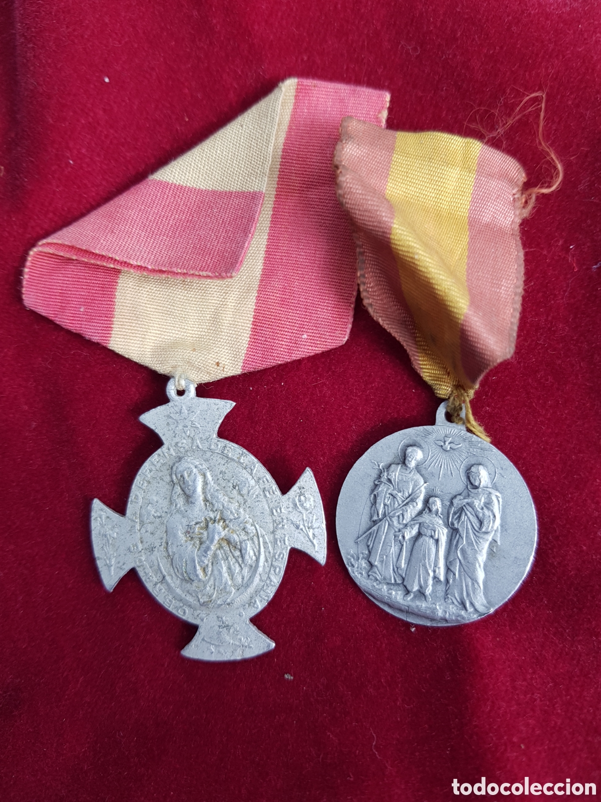 Antig&uuml;edades: ANTIGUA PAREJA DE MEDALLA RELIGIOSAS CERRO DE LOS &Aacute;NGELES 1945