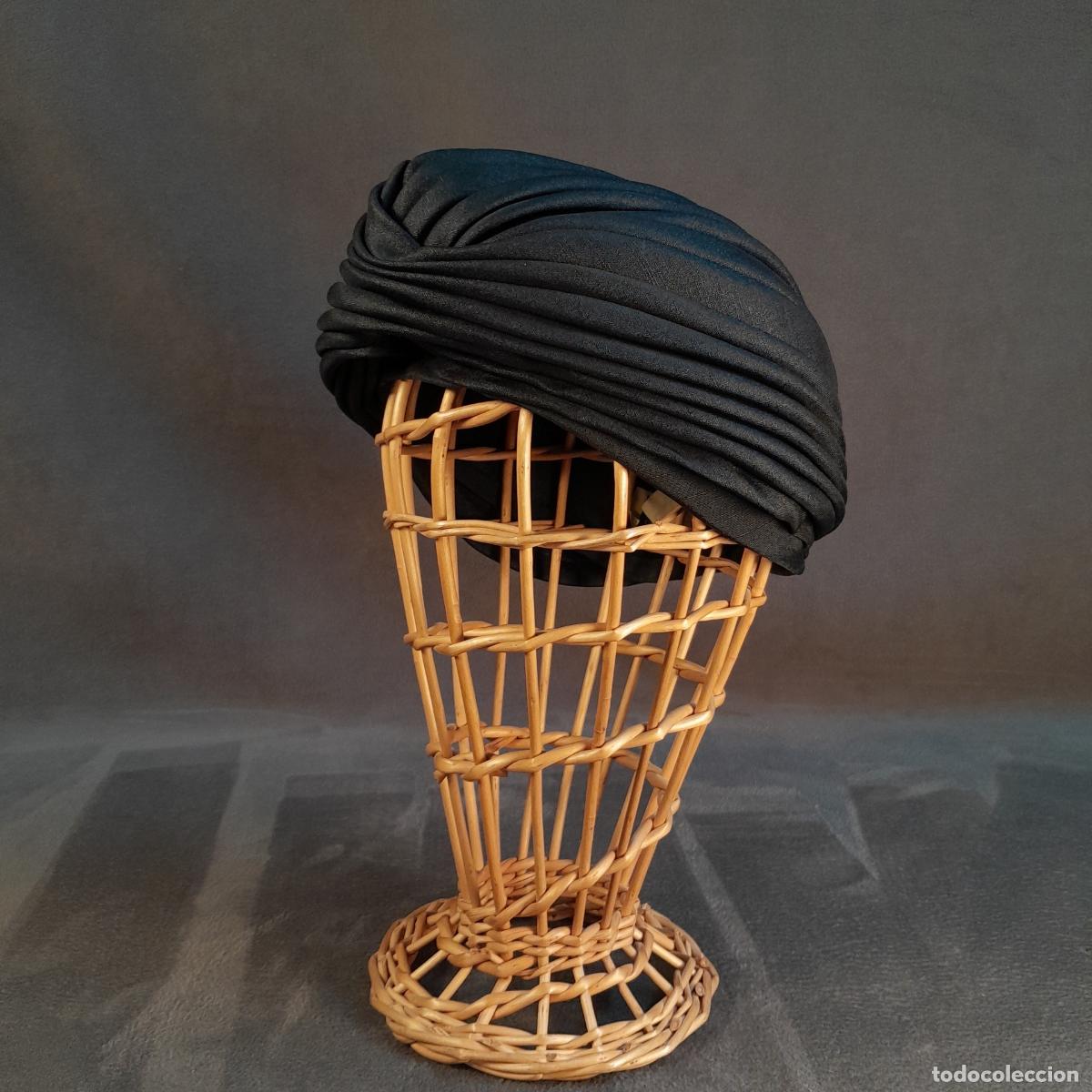 Antig&uuml;edades: S-427. TURBANTE VINTAGE DE MUJER EN COLOR NEGRO. JACOLL REGD. INGLATERRA. 1960.