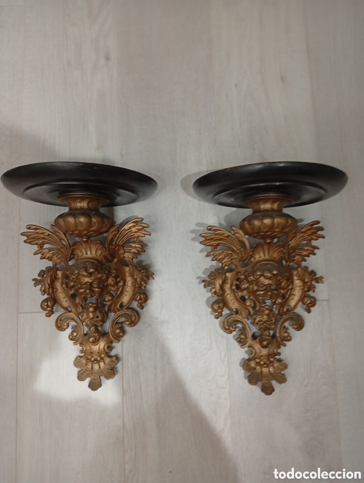 Antiques: Pareja de M&eacute;nsulas g&oacute;ticas de bronce y madera