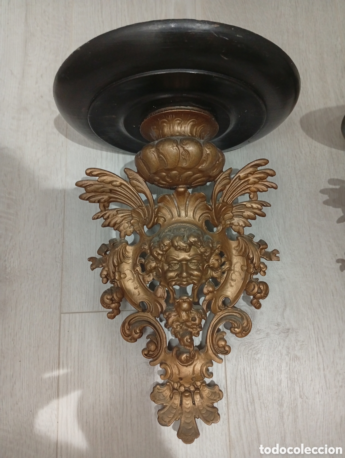 Antig&uuml;edades: Pareja de M&eacute;nsulas g&oacute;ticas de bronce y madera