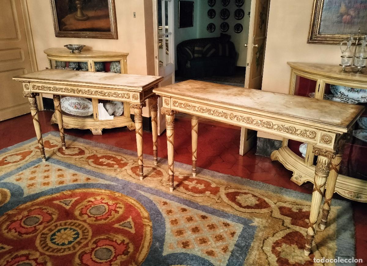 Antig&uuml;edades: PAREJA DE MESAS CONSOLA DE ESTILO NEOCL&Aacute;SICO. MADERA POLICROMADA. FRANCIA. SIGLO XX.
