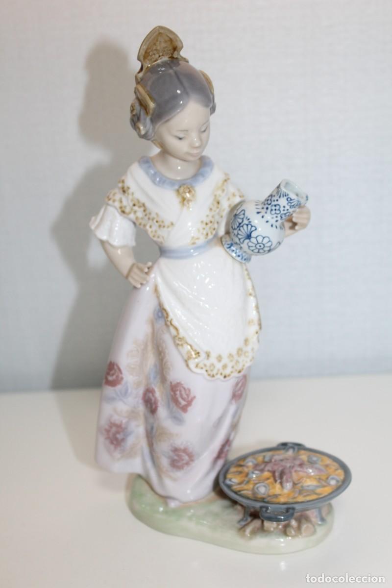 Antig&uuml;edades: FIGURA LLADRO DAISA FALLERA JOVEN CON PAELLERA Y JARRON - 1984