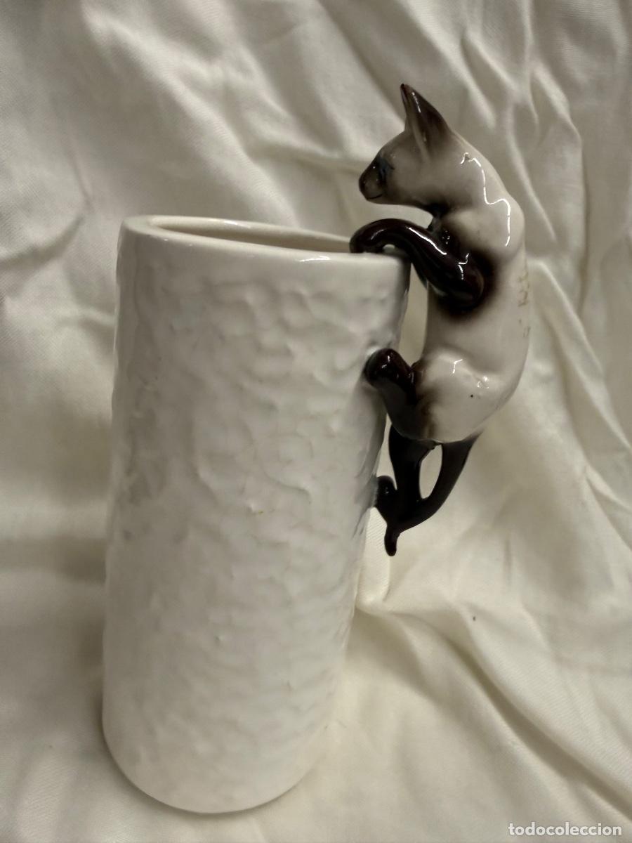 Antig&uuml;edades: Original jarron de ceramica con gato siames. Mide en total unos 20x7cms