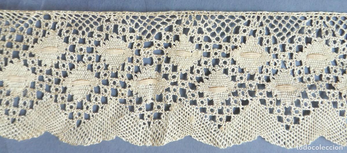 Antig&uuml;edades: ANTIGUO ENCAJE DE BOLILLO SEDA S.XIX