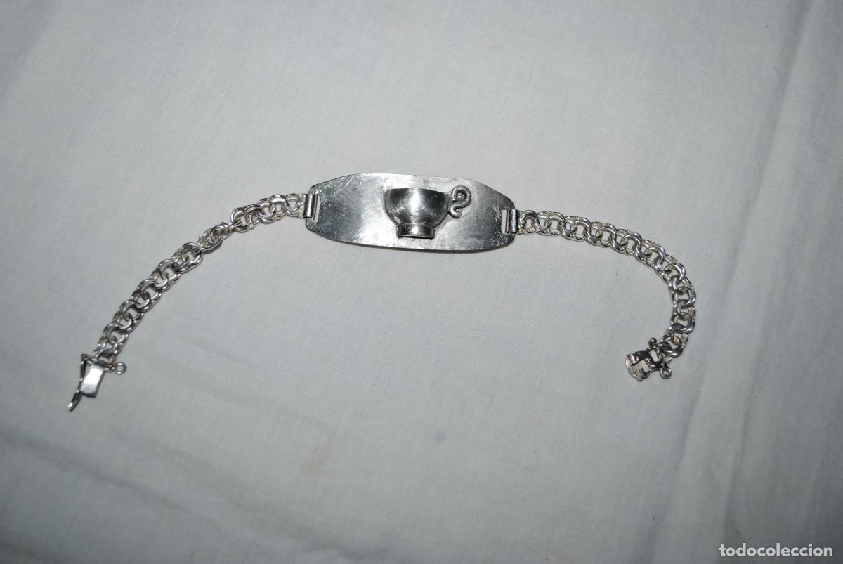 Antig&uuml;edades: ESCLAVA DE PLATA , CON LA TACITA DE PLATA DE CADIZ
