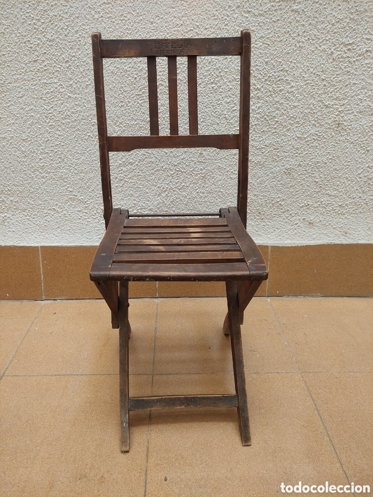 Antig&uuml;edades: Silla peque&ntilde;a plegable de madera vintage