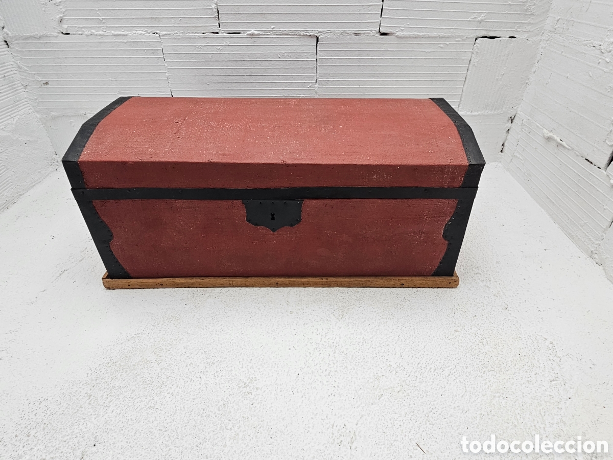 Antig&uuml;edades: Baul mediano restaurado principios del siglo XX