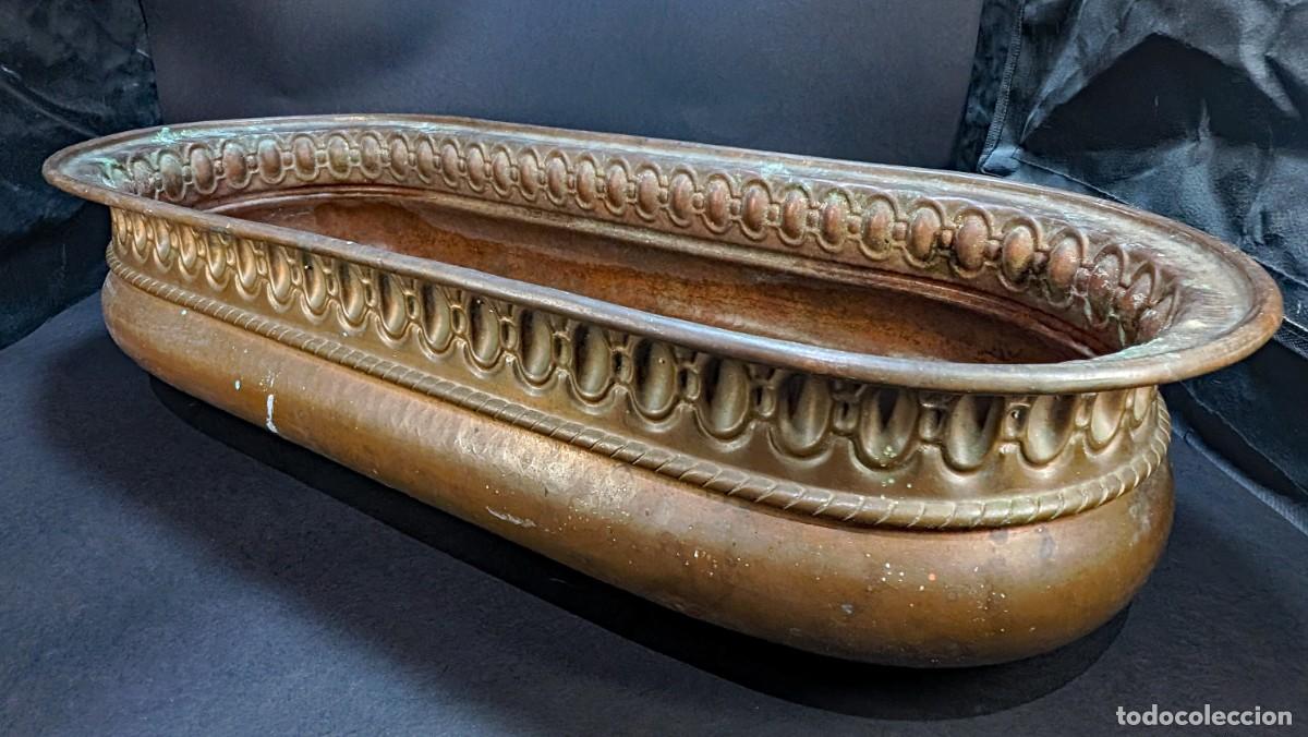 Antig&uuml;edades: Jardini&egrave;re en Cuivre Martel&eacute; Napol&eacute;on III (Bonnafous de Durfort) XIXe