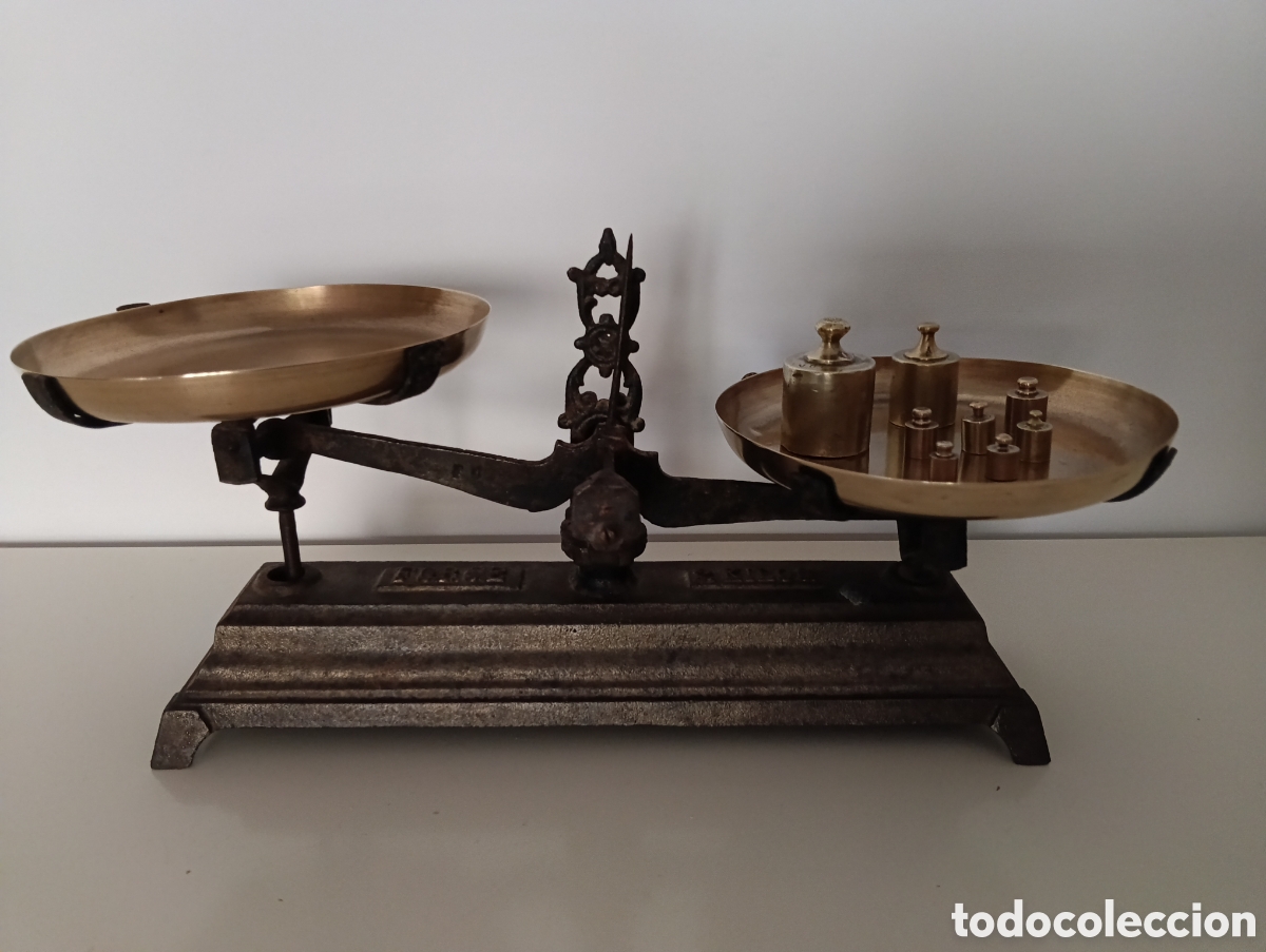 Antig&uuml;edades: Balanza bronce con pesas