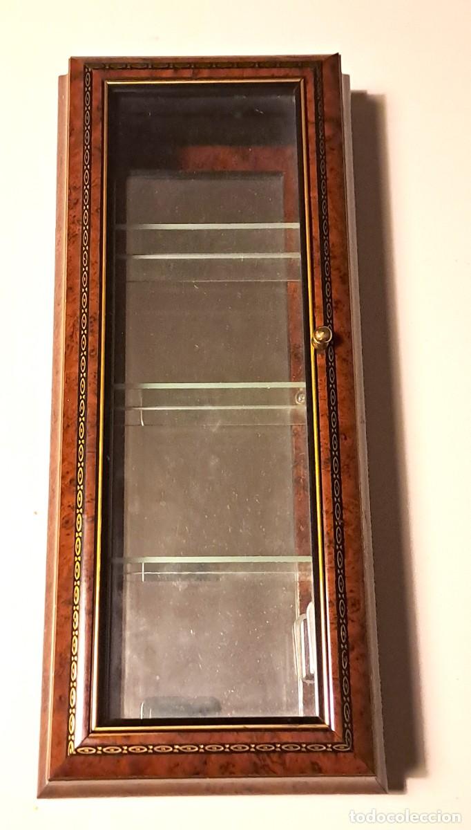 Antig&uuml;edades: VITRINA EXPOSITORA DE PARED MADERA Y PUERTA DE CRISTAL HECHA EN ITALIA (38 cm)