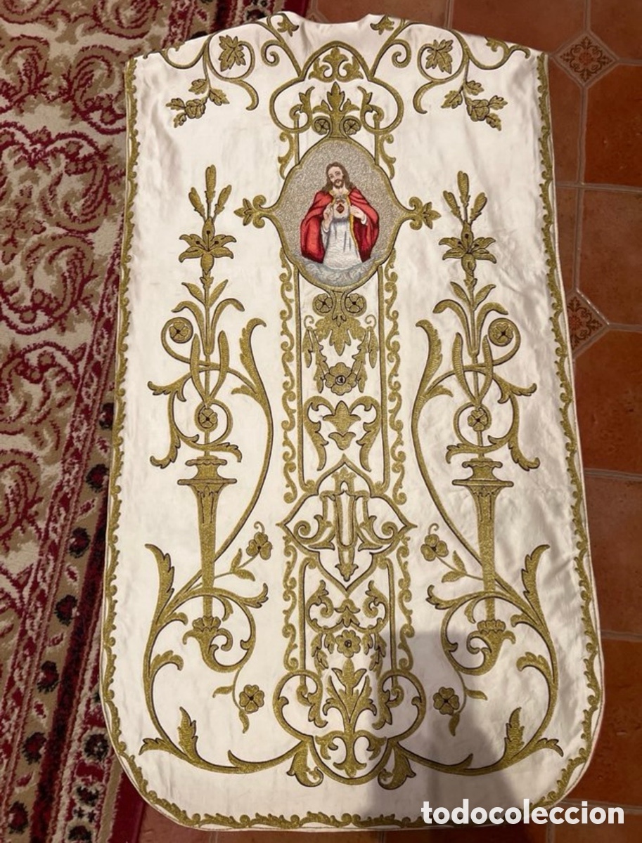 Antig&uuml;edades: Casulla sacerdote bordada en oro