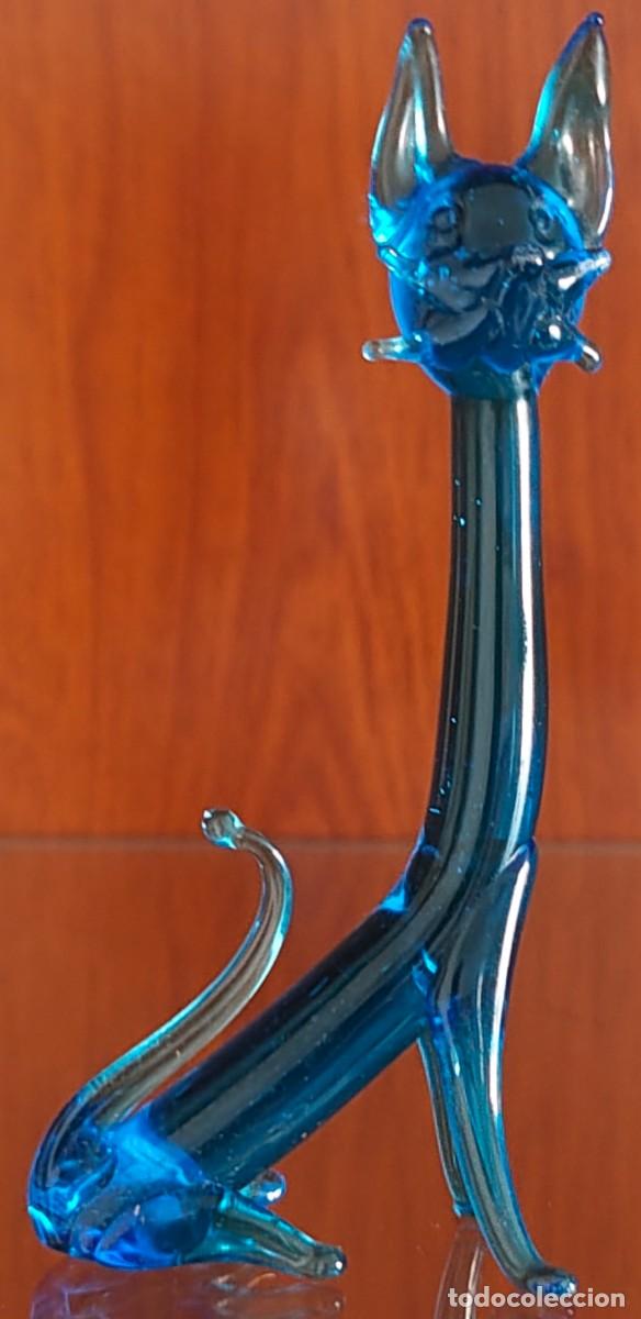 Antig&uuml;edades: FIGURA VINTAGE DE GATO AZUL ESTILO CRISTAL DE MURANO - Medidas aproximadas: 12,5 x 5,5 CM.