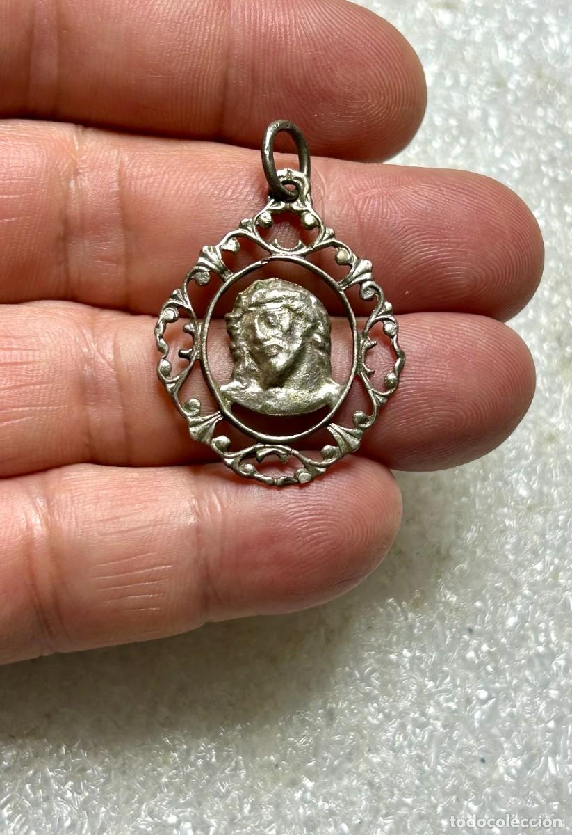 Antig&uuml;edades: 4100.Medalla estilo vintage con el rostro de Jesucristo con la corona de espinas (Por determinar)