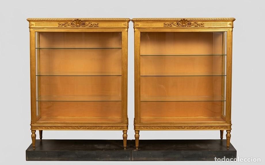 Antig&uuml;edades: PAREJA DE ANTIGUAS VITRINAS DE PARED DE ESTILO LUIS XVI. MADERA DORADA. FRANCIA. SIGLO XIX.