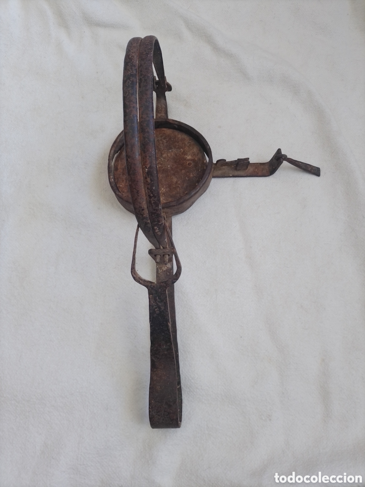 Antig&uuml;edades: Antiguo cepo de caza hierro forjado.