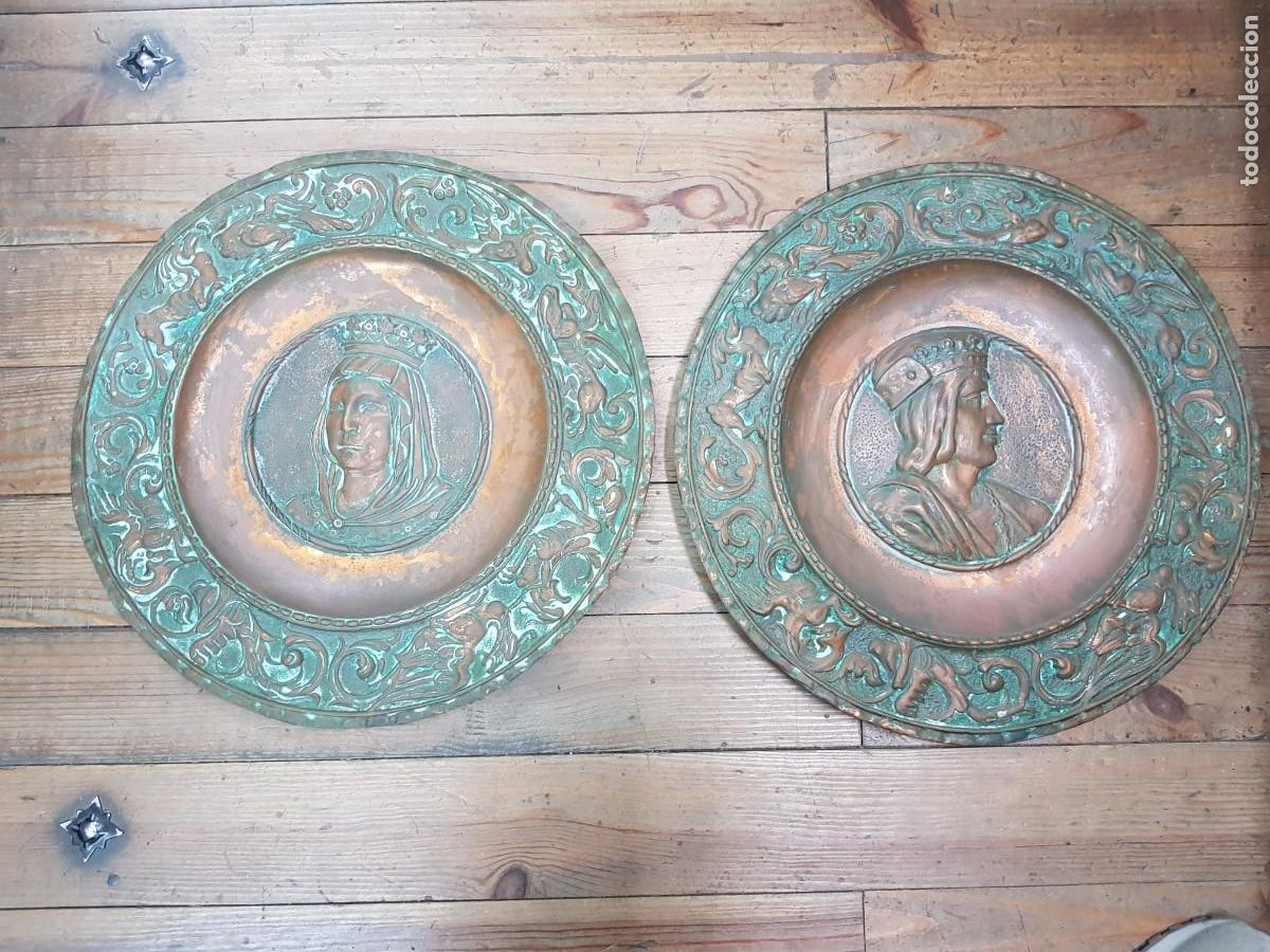 Antig&uuml;edades: PAREJA DE ANTIGUOS PLATOS DE COBRE DE LOS REYES CATOLICOS