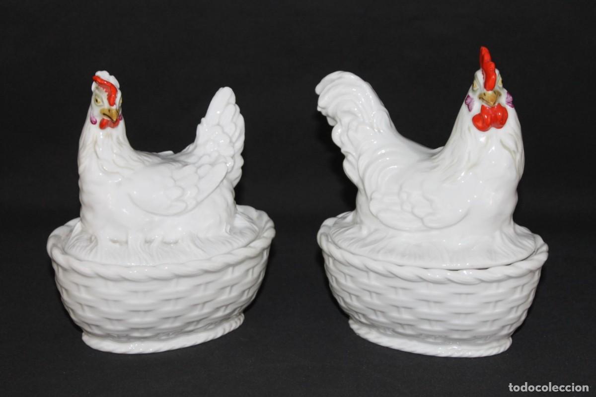 Antig&uuml;edades: Pareja de cajas de porcelana Bidasoa. Gallinas sobre cesta. Vintage