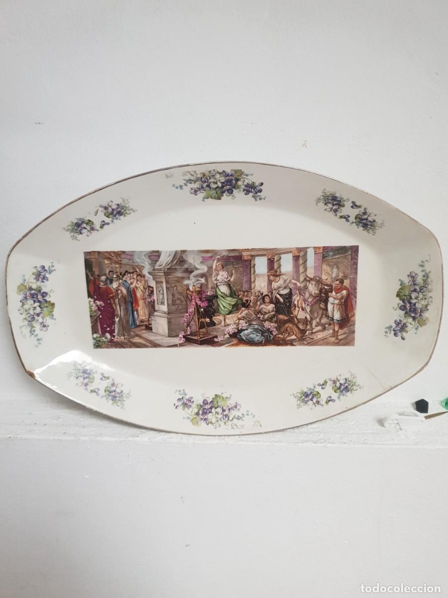 Antiquit&eacute;s: Bandeja porcelana de san juan de aznalfarache con escena romana
