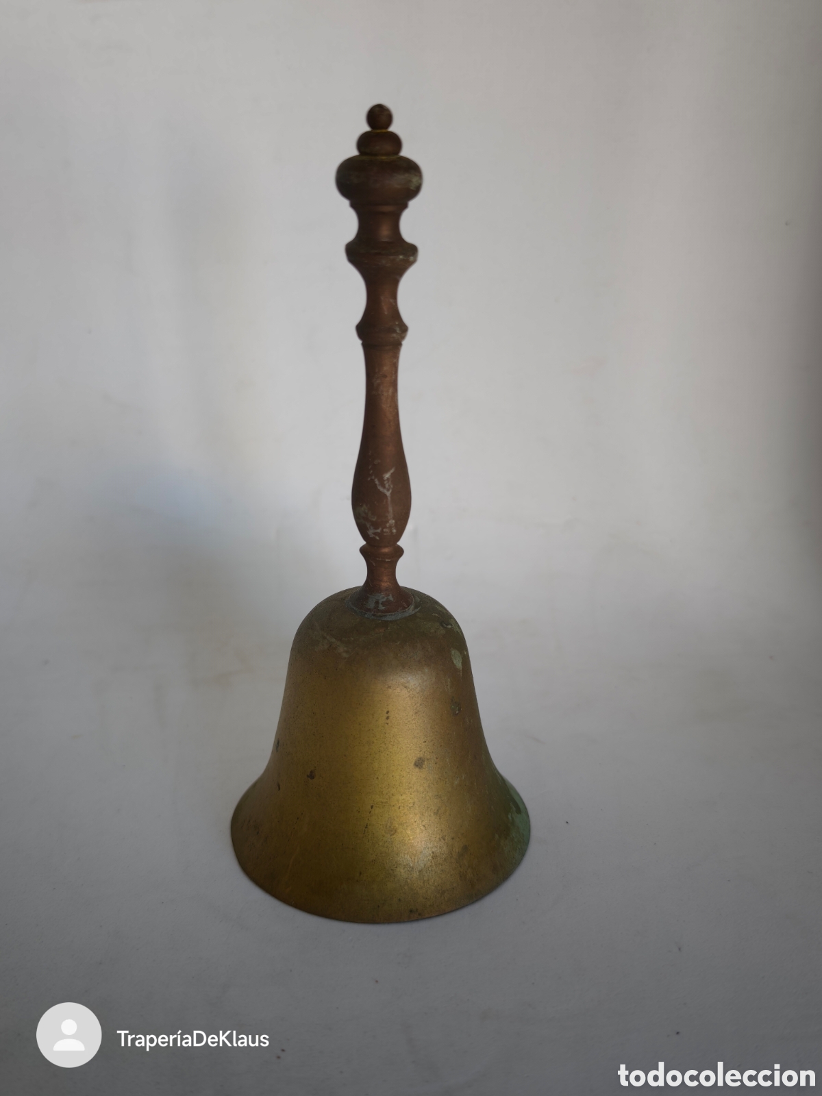 Antig&uuml;edades: Campanilla / Campana de mano de lat&oacute;n/bronce