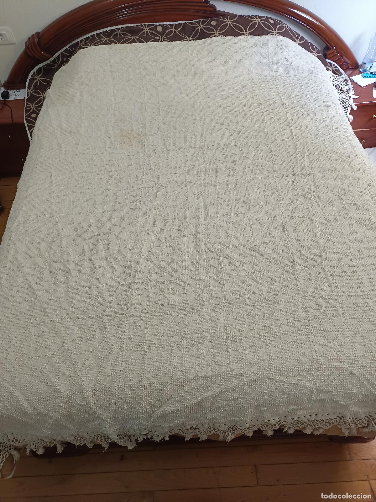 Antig&uuml;edades: ANTIGUA COLCHA DE LINO, GRANDE, 180 CM LARGO, 205 ANCHO, FLECOS 14 CM.TELAR GALICIA SIGLO XIX