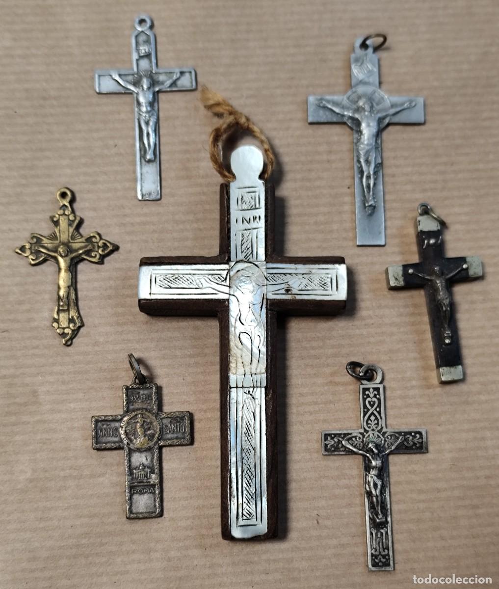 Antig&uuml;edades: Lote de siete crucifijos antiguos, metal, madera y n&aacute;car