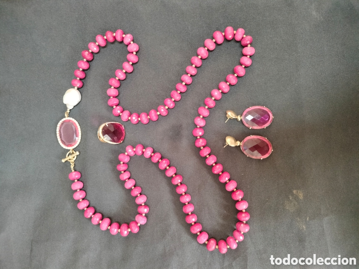 Antig&uuml;edades: Conjunto de collar, anillo y pendientes de plata 925. Calcedonia, &aacute;gata y jade todas te&ntilde;idas en fucs