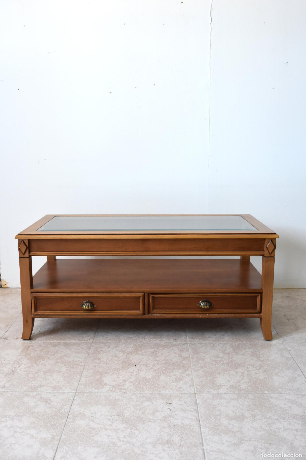 Antiques: Mesa de centro clasica con cristal y cajones