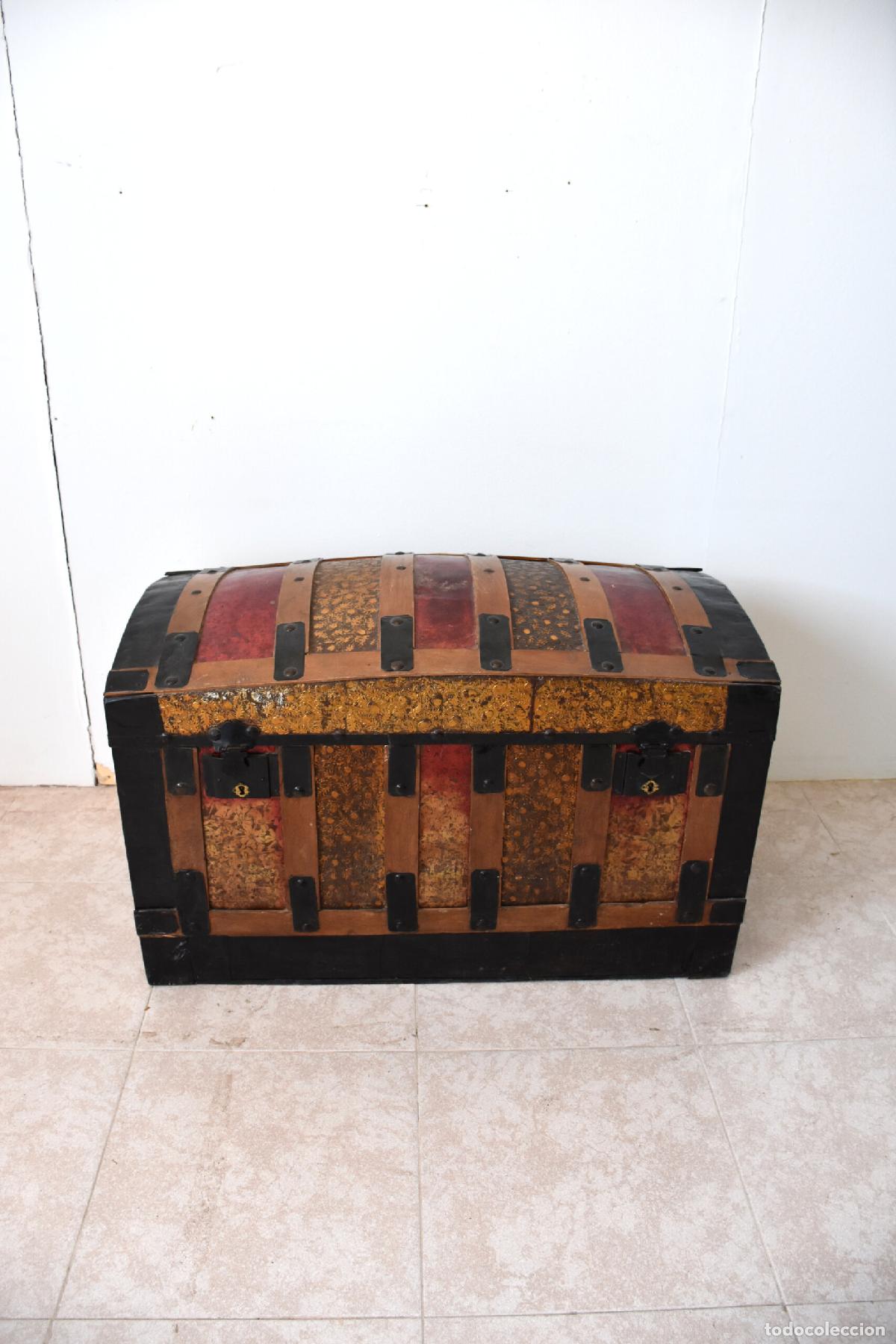 Antiquit&auml;ten: Baul de madera con tapa abombada