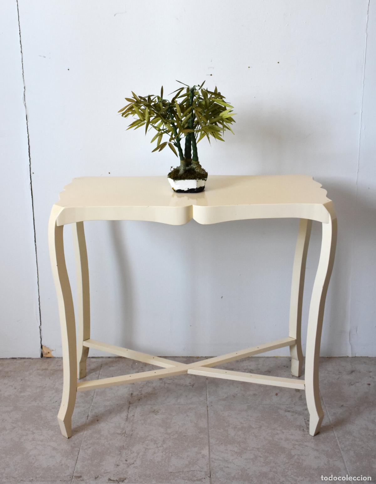 Antig&uuml;edades: Consola vintage de madera lacada en color marfil