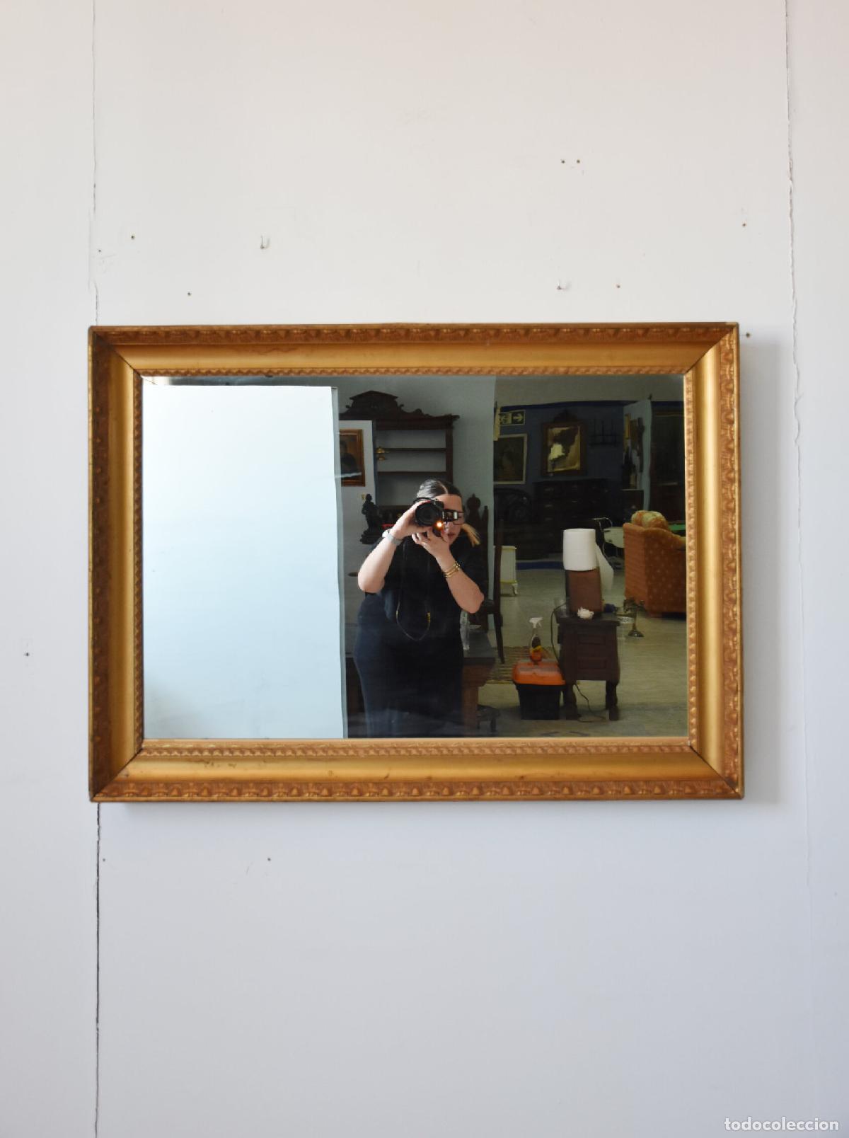 Antig&uuml;edades: Espejo antiguo rectangular con marco dorado
