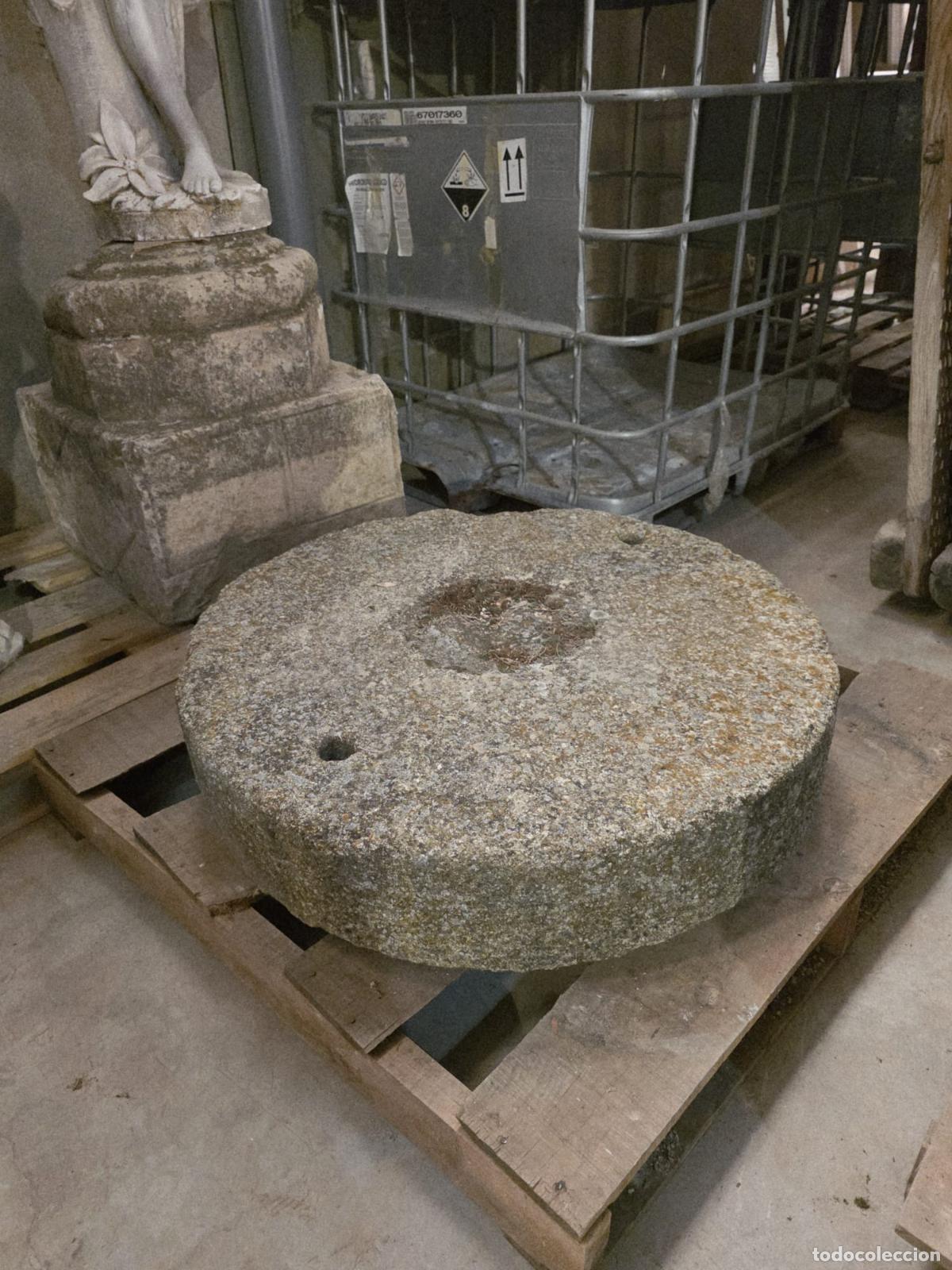 Antig&uuml;edades: Antigua piedra de molino de gran tamano