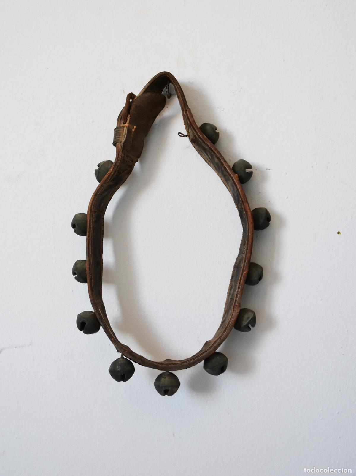 Antig&uuml;edades: Collar para caballeria con cascabeles