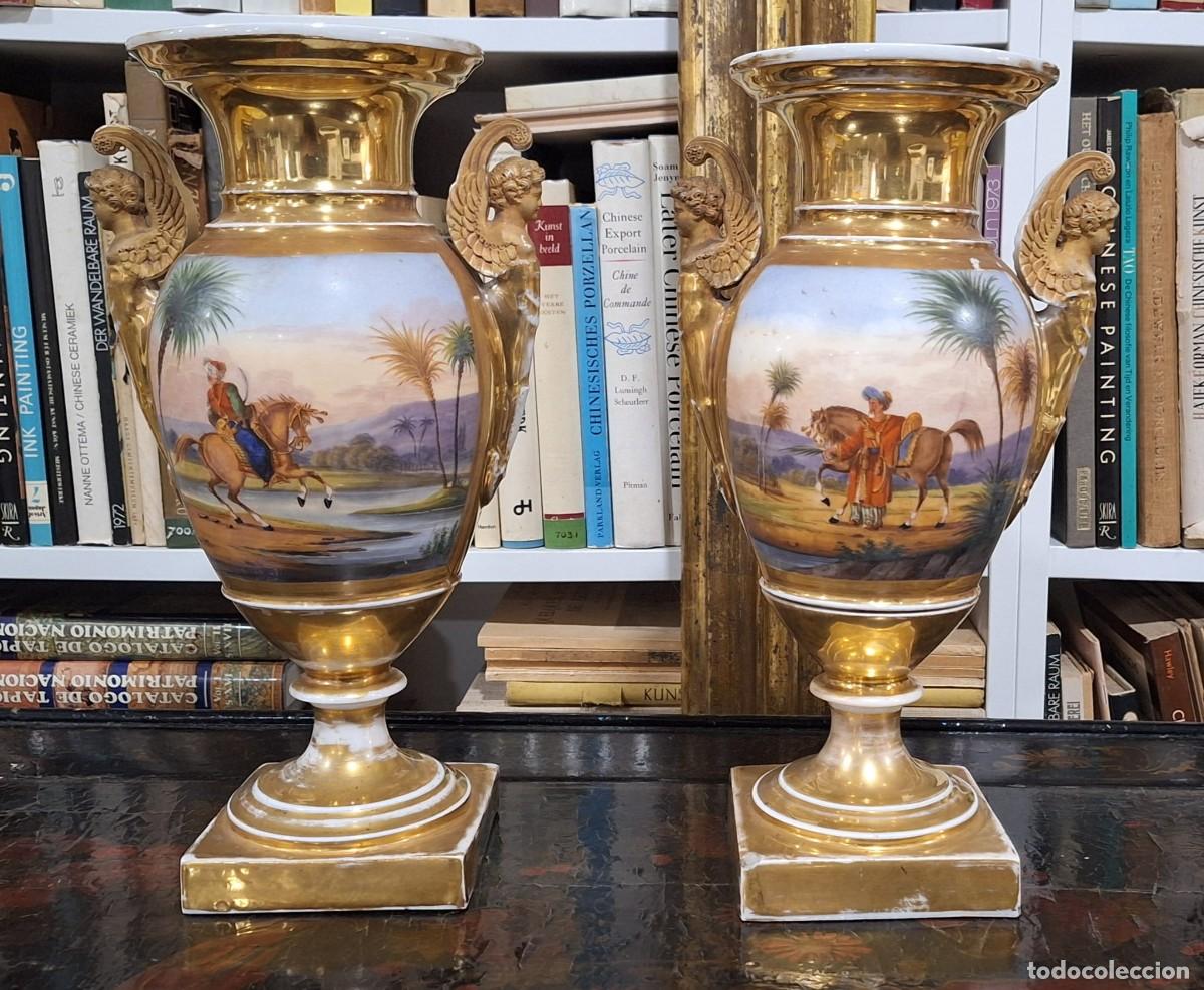 Antig&uuml;edades: Pareja de jarrones viejo, Par&iacute;s. Principios del siglo XIX.