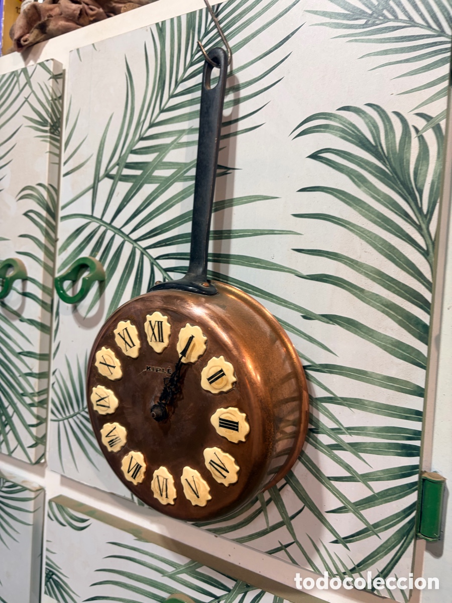 Antig&uuml;edades: Antiguo reloj de pared de cobre - Foto 2