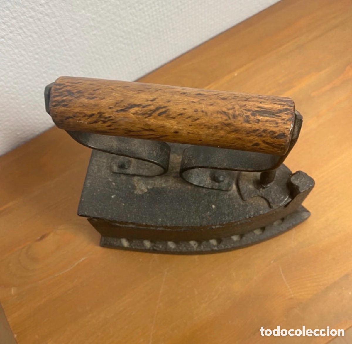 Antig&uuml;edades: Antigua plancha de carb&oacute;n - Foto 2
