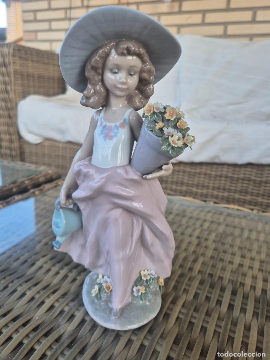 Antig&uuml;edades: Lladr&oacute;. Ni&ntilde;a jardinera.