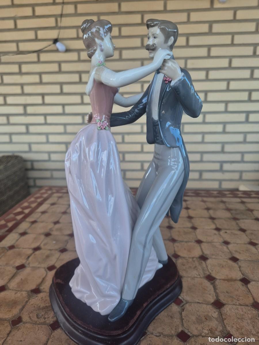 Antig&uuml;edades: Lladr&oacute;. Pareja de &eacute;poca bailando.