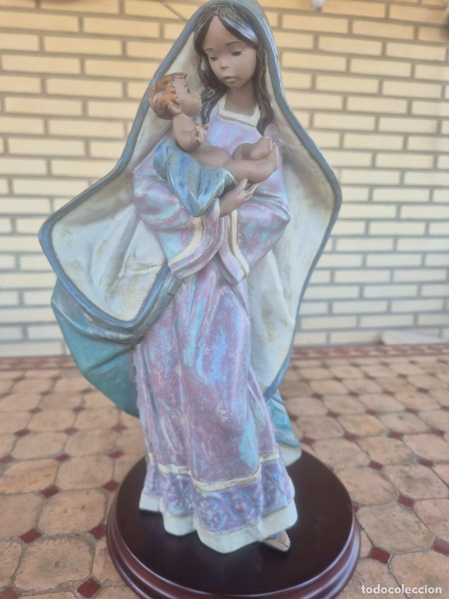 Antig&uuml;edades: Lladr&oacute;. Virgen con ni&ntilde;o.