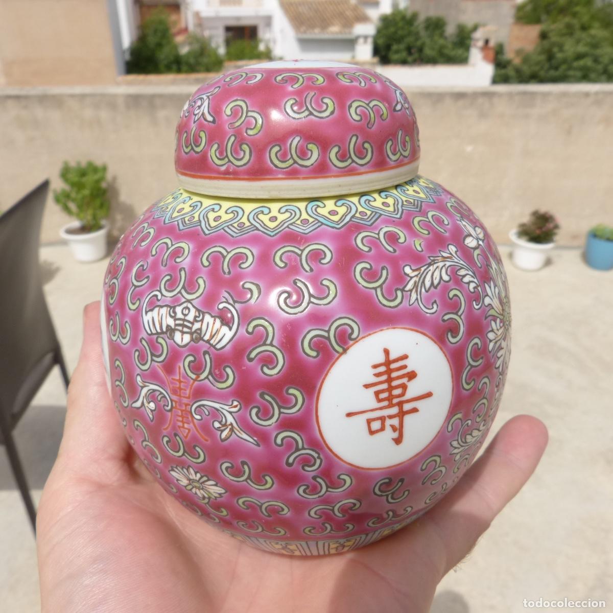 Antig&uuml;edades: Peque&ntilde;o jarron tipo bola con tapa, porcelana china. 12cm, 325gr.