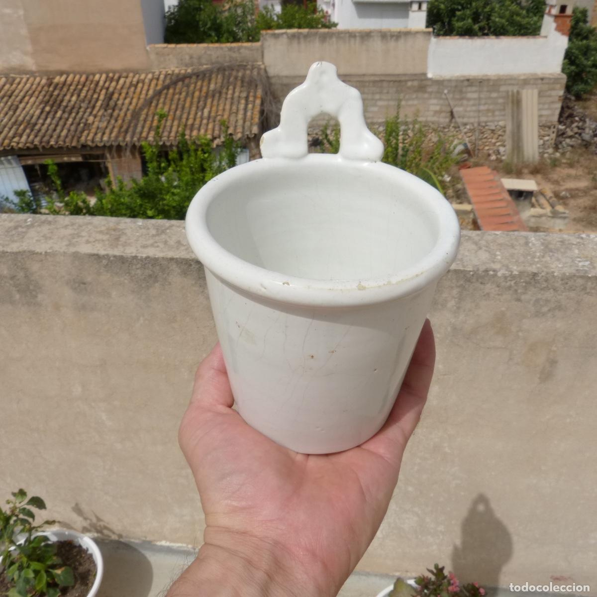 Antig&uuml;edades: Antiguo salero de ceramica esmaltado en blanco, 382gr, 16cm. Manises, alcora, faitanar, onda?