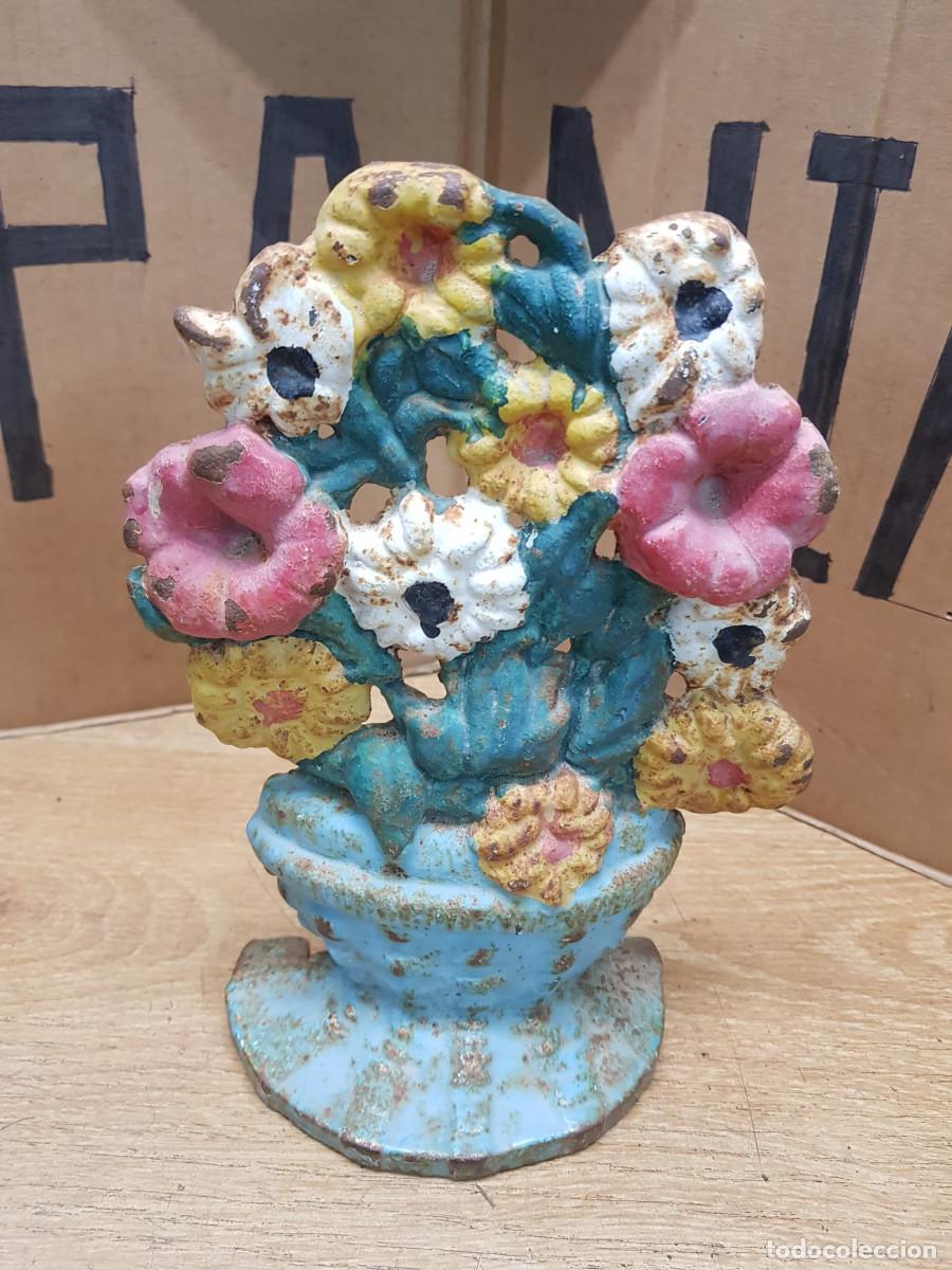 Antig&uuml;edades: RAMO DE FLOR HECHO EN HIERRO