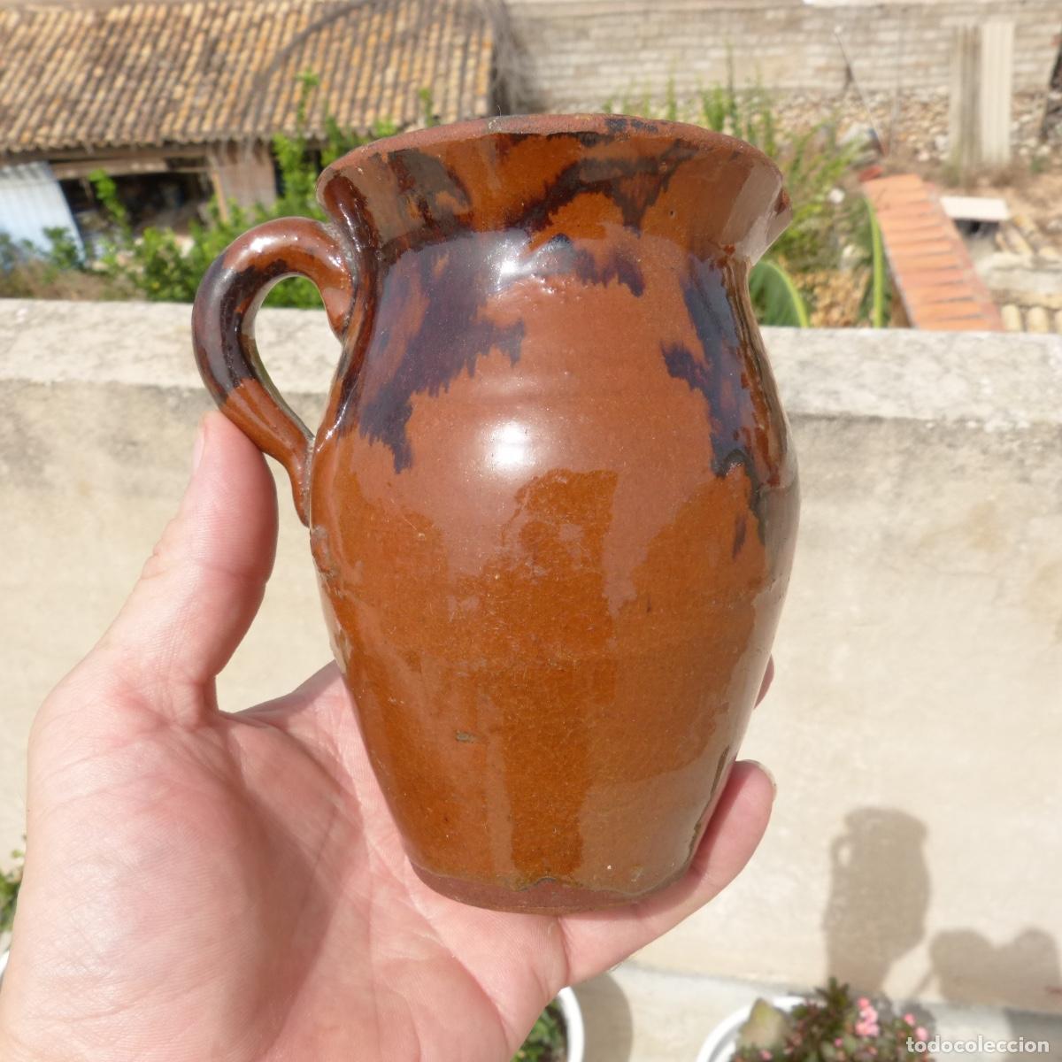 Antig&uuml;edades: Peque&ntilde;a jarra de ceramica tradicional melada, alfar extinto, 353gr, 13,3cm.